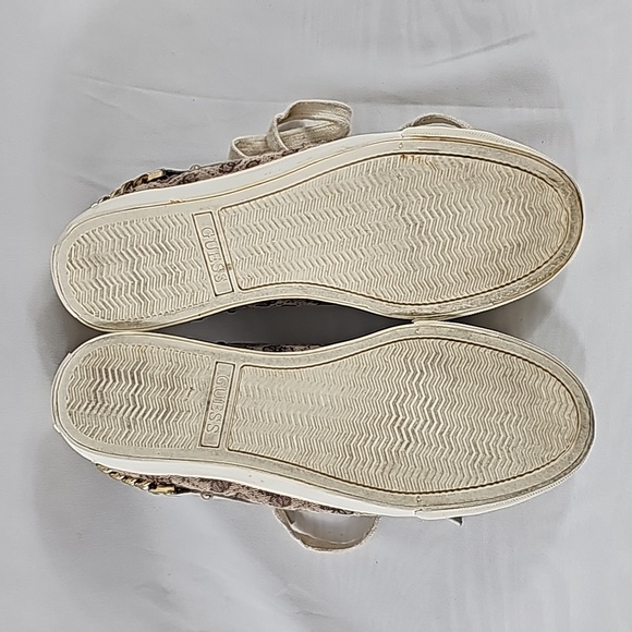 Guess Shoes - Picture 7 of 8